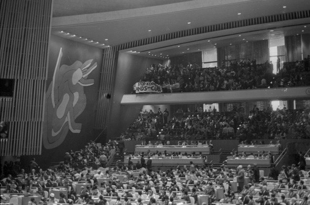 Pro-Castro protestors during President Dorticos address to the United Nations General Assembly